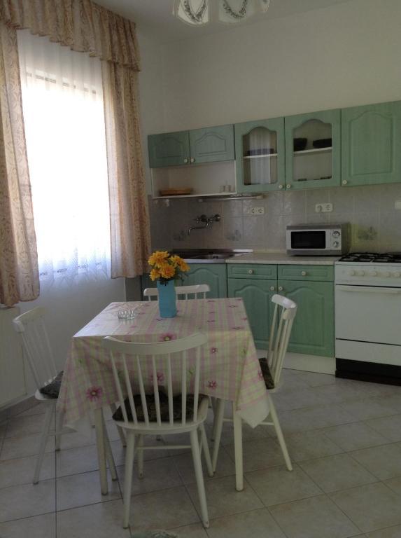 ザラカロシュAlom Hazアパートメント 部屋 写真